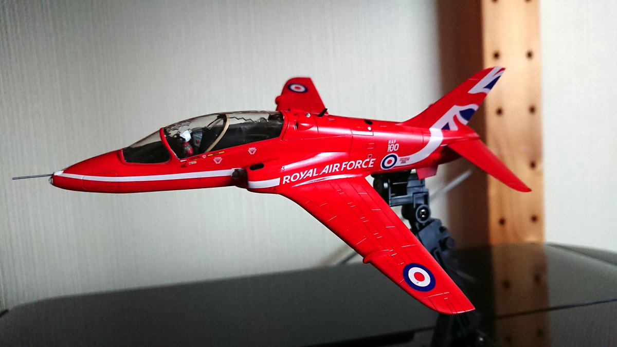 鋤 信一郎 على تويتر Baeホーク レッドアローズ完成しました 今回は パイロットが付いてたので飛行状態日本のしてみました デカールがちょっと透けているので ややオモチャっぽくなってしまいましたが ユニオンジャックがモチーフでドスが効いた カッコ良さです
