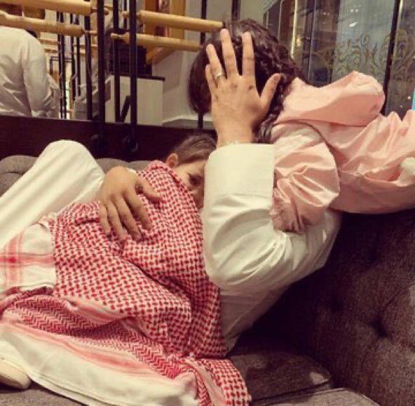fordad41's tweet photo. الفتاة غُصن رقيق جذعُها الأب https://t.co/4NMYbUQnjs
