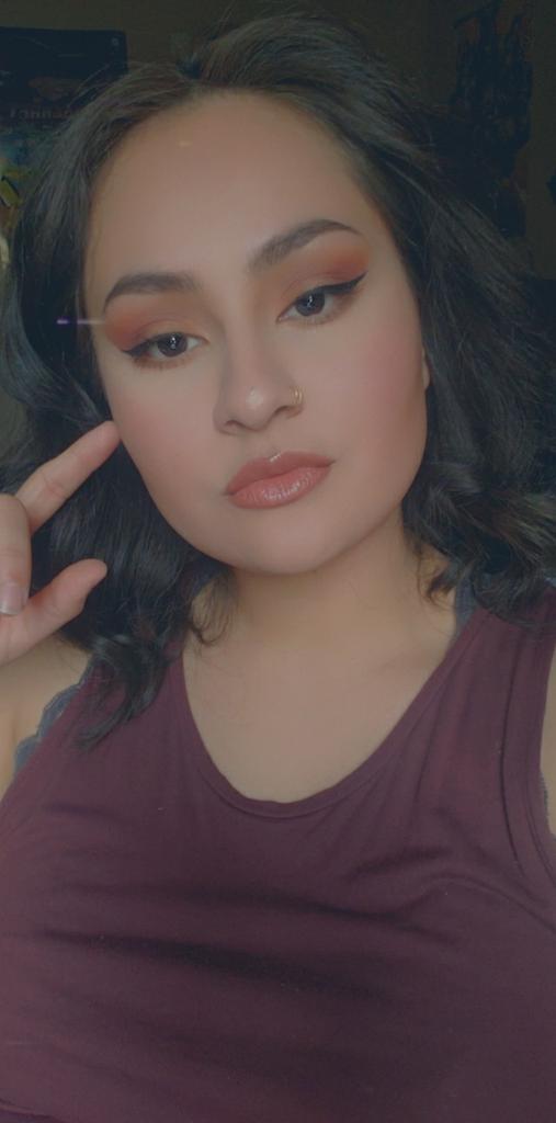 kae_em_ae's tweet photo. feeling myself with the makeup ☺ https://t.co/4B6pb2KXm9