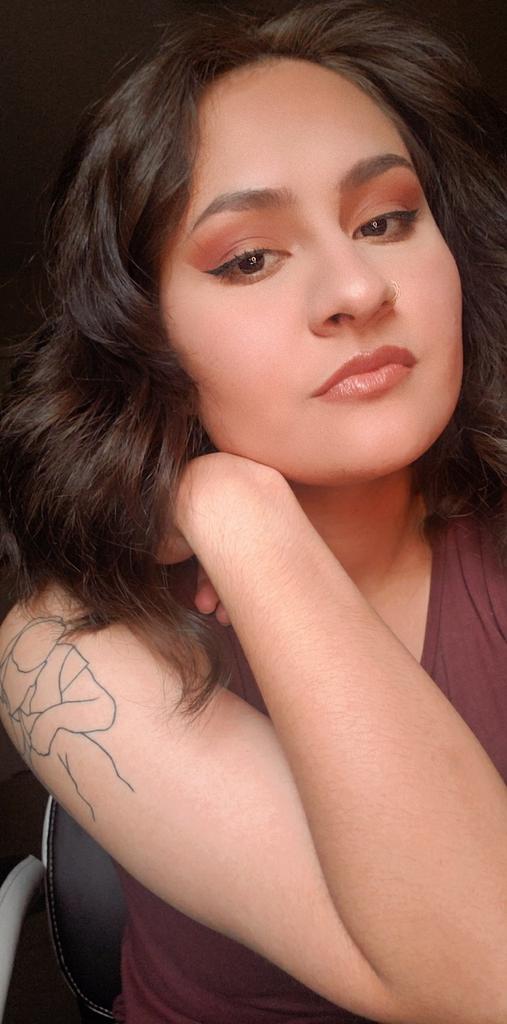 kae_em_ae's tweet photo. feeling myself with the makeup ☺ https://t.co/4B6pb2KXm9