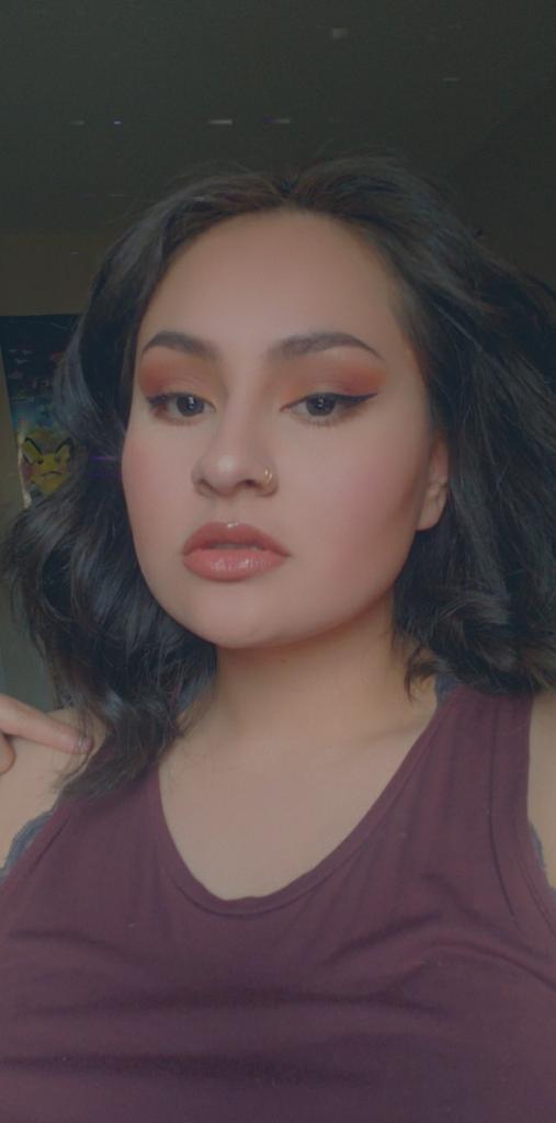 kae_em_ae's tweet photo. feeling myself with the makeup ☺ https://t.co/4B6pb2KXm9