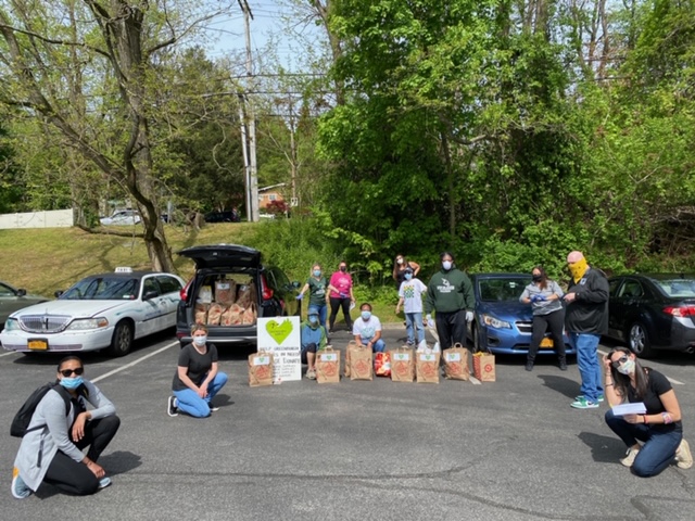 ashleyj_jackson's tweet photo. Today, the Greenburgh Cares Committee delivered goods and gift cards to 35 families in need in our district! This was possible because of our fabulous faculty/staff at Woodlands and YOU, the community! @TahiraDChase @MrSmithWHS1 @GreenburghCSD @GreenburghVideo @GreenburghSport https://t.co/ttj8GX6Drv