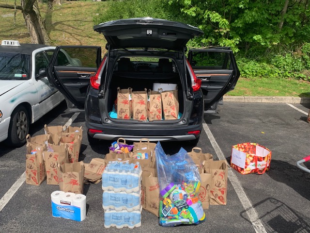 ashleyj_jackson's tweet photo. Today, the Greenburgh Cares Committee delivered goods and gift cards to 35 families in need in our district! This was possible because of our fabulous faculty/staff at Woodlands and YOU, the community! @TahiraDChase @MrSmithWHS1 @GreenburghCSD @GreenburghVideo @GreenburghSport https://t.co/ttj8GX6Drv