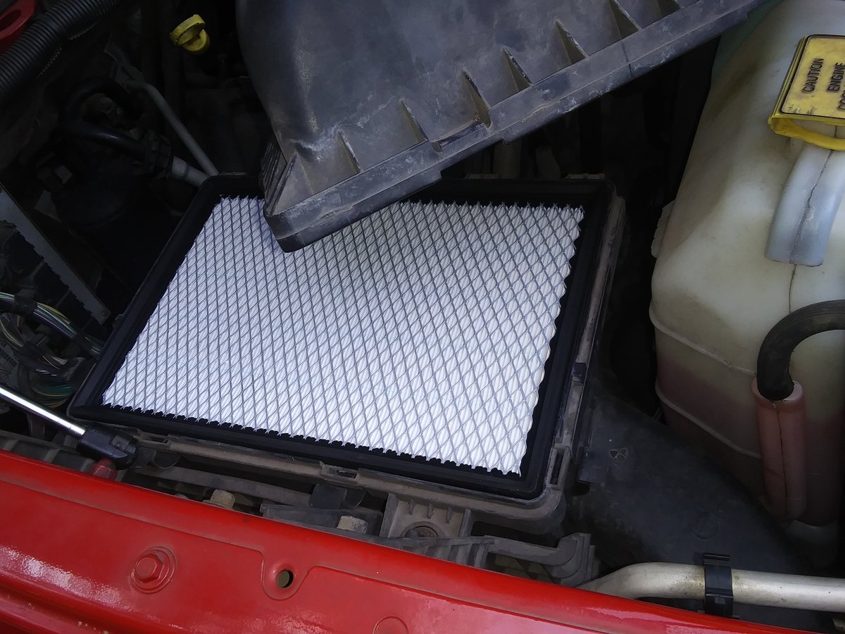 My air filter arrived from Amazon for my Dodge ram 1500..
Replacing a Napa Gold that is filthy.