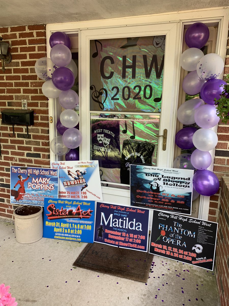 JenNutthouse95's tweet photo. Community decorate your door day! Congratulations Megan Nutt #CH2020STRONG https://t.co/q48aw8Jeet