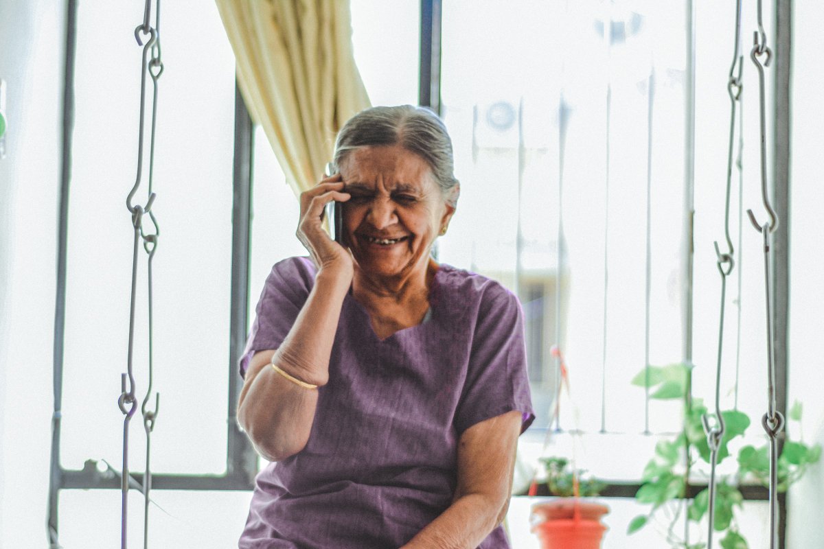 surreylibrary's tweet photo. What is Seniors’ Centre Without Walls? It's a fun way to get connected with others from the comfort of home! SCWW offers interactive telephone sessions where you can laugh, socialize, learn, and connect. https://t.co/J9MDQ8i4Li #surreybc #covid19support @ComeShare1977 https://t.co/aphfRtIxOS