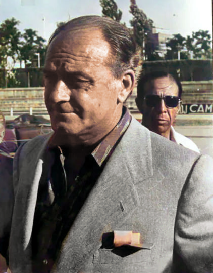 nostalgiafutbo4's tweet photo. Alfredo Di Stéfano,  presentado como entrenador del Rayo Vallecano. Verano de 1975. https://t.co/CHVAuC0w6Z