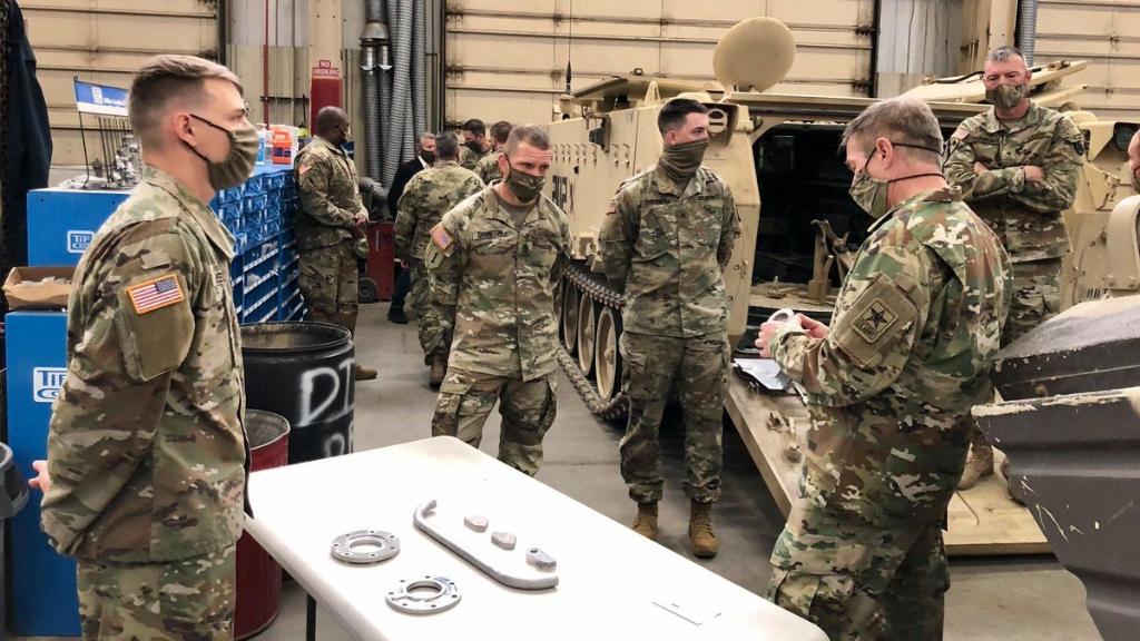 #ReadyNow💪 - <a href="/USArmy/">U.S. Army</a>'s @ArmyChiefStaff and <a href="/16thSma/">Account moved to @USArmySMA</a> view preparations for upcoming #ArmyTraining rotations while practicing #COVID19 #SocialDistancing😷  meeting with #USArmy #Soldiers at #FortIrwin, Calif.