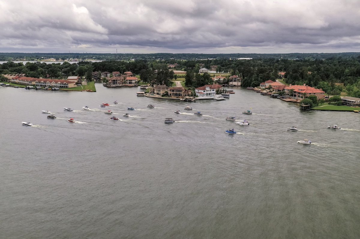 DJTChooChooBaby's tweet photo. @Tbrd180 @SenTedCruz @realDonaldTrump @FoxNews @DonaldJTrumpJr @RepKevinBrady Texans for Trump on Lake Conroe today! Conroe, TX loves their President!!! https://t.co/um4l9liEWV