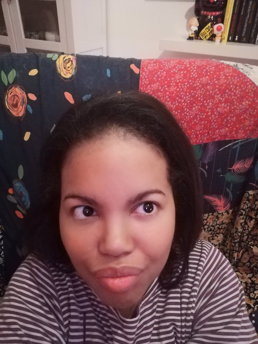 TeresaFortesLuz's tweet photo. I'm lame. #QuarantineLife #isolationselfie #selfie #SaturdayMood https://t.co/dOUfTwpNlw