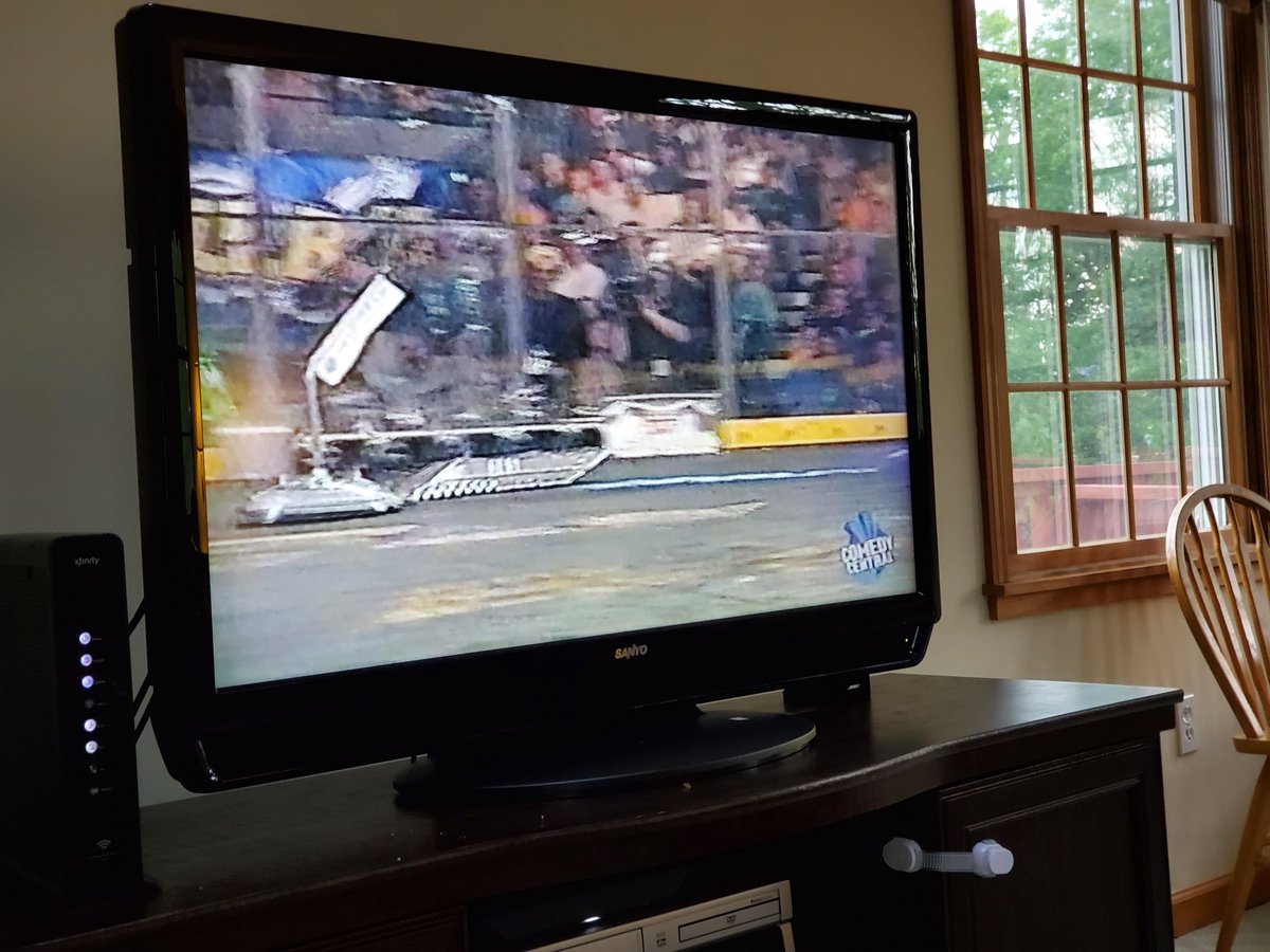 thesteelersnat's tweet photo. #BattlebotsSeason4
Lightweight Finals!

The unstoppable force of Ziggo against a young @BotDriver yields an absolute CLASSIC. One of the best lightweight fights of the original @BattleBots era. https://t.co/VpJDFKm2Pu