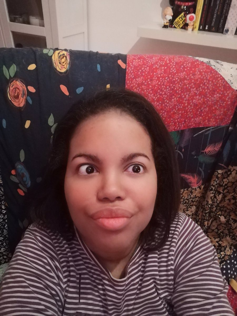 TeresaFortesLuz's tweet photo. I'm lame. #QuarantineLife #isolationselfie #selfie #SaturdayMood https://t.co/dOUfTwpNlw
