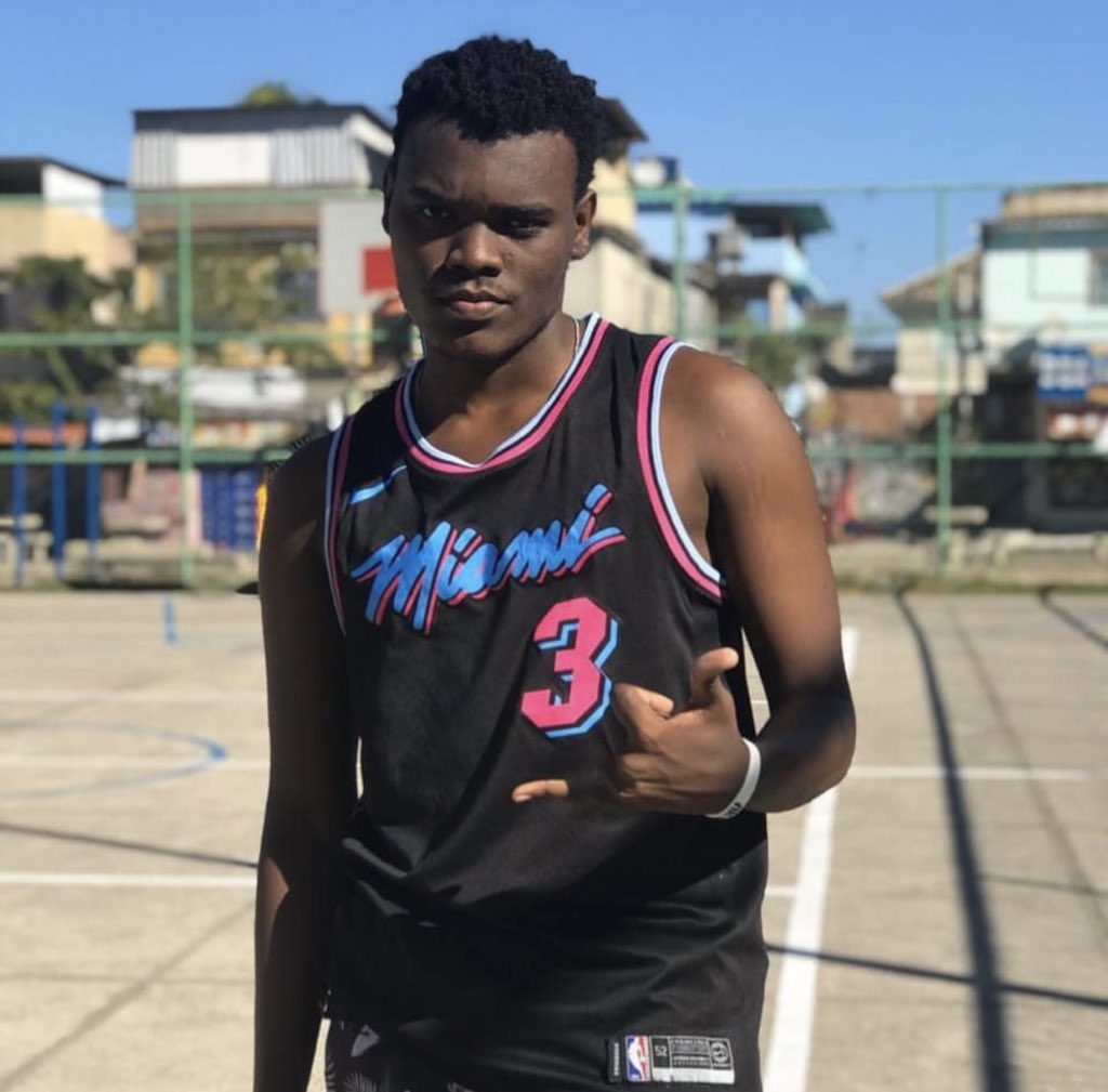 Circle_Gb's tweet photo. Mood do dia: Nervoso com a avaliação e com saudade de jogar o meu glorioso basquete... #Tenso #1ªAvaliação #ColaComOPretinho 🥵🤯 https://t.co/5JwS2TYYbn