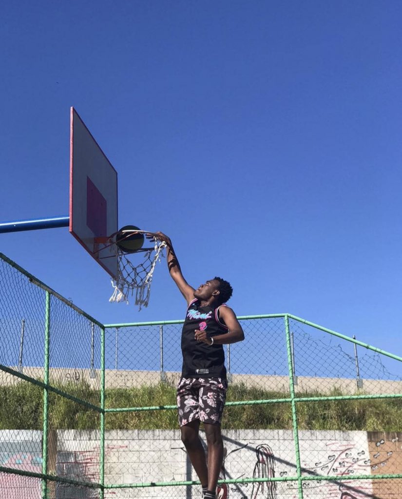Circle_Gb's tweet photo. Mood do dia: Nervoso com a avaliação e com saudade de jogar o meu glorioso basquete... #Tenso #1ªAvaliação #ColaComOPretinho 🥵🤯 https://t.co/5JwS2TYYbn