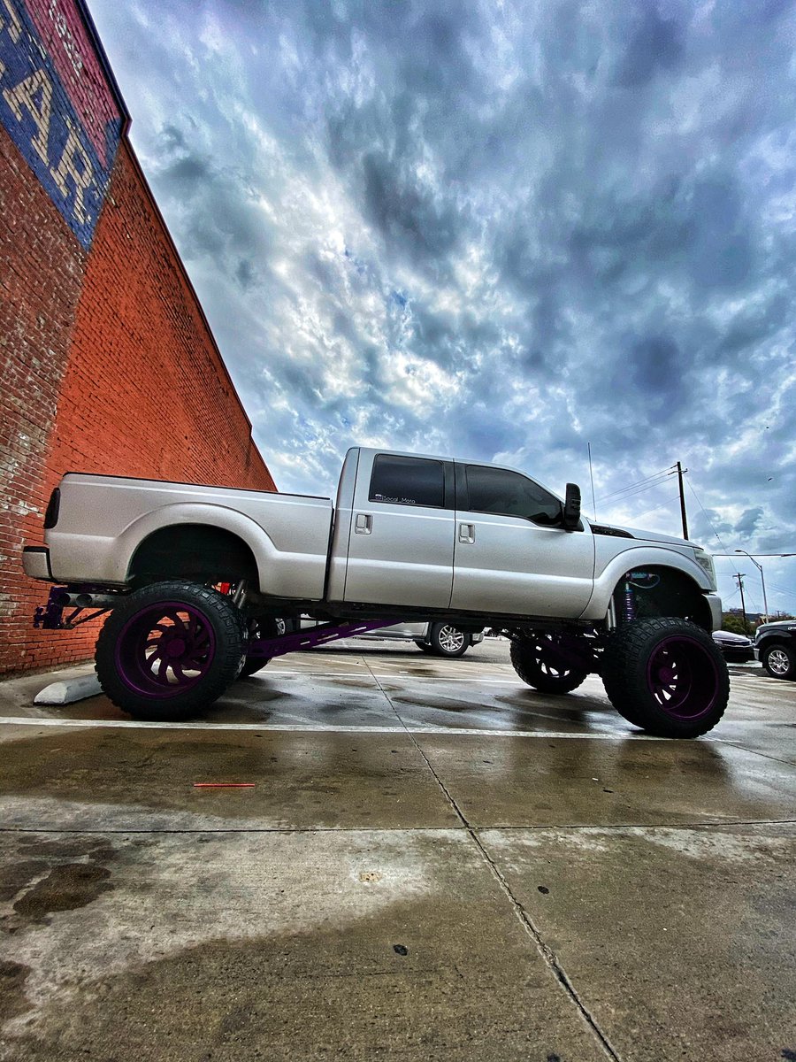 socal_mota's tweet photo. Sky is the limit! #liftedtruck #DreamBigger #16wides #superduty #Diesel #trucking #ford #Quarantine #offroad #fortworth #RainyDay https://t.co/VLMb3XEKmn