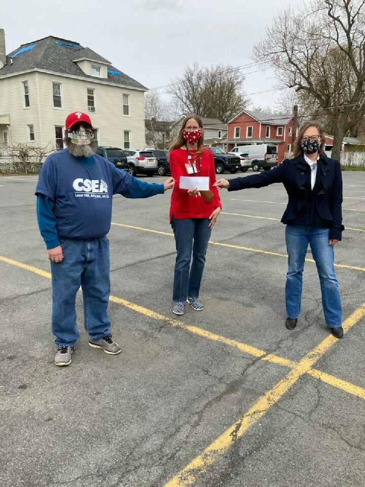 CSEAlocal823's tweet image. In these trying times, @CSEAlocal823 gives back to the community. Local President Lynn May &amp;amp; Treasurer Melanie Wight present a check to our CAPC food bank. Thanks City of Watertown Unit 7151 &amp;amp; Indian River Unit 7156 for your contribution to the cause! @CSEA_Region5