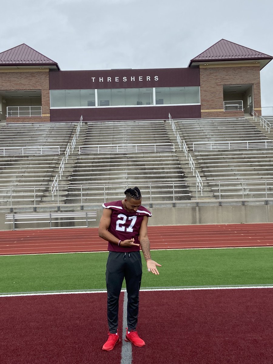 DavontaePickard's tweet photo. Blessed to say after a great visit today I have earned my first scholarship from Bethel College!🙏 #GodsPlan  
#FatherAbraham @Threshers_FB @CoachHarrisonBC @Piedmont_FB https://t.co/k1lyGPu3g1
