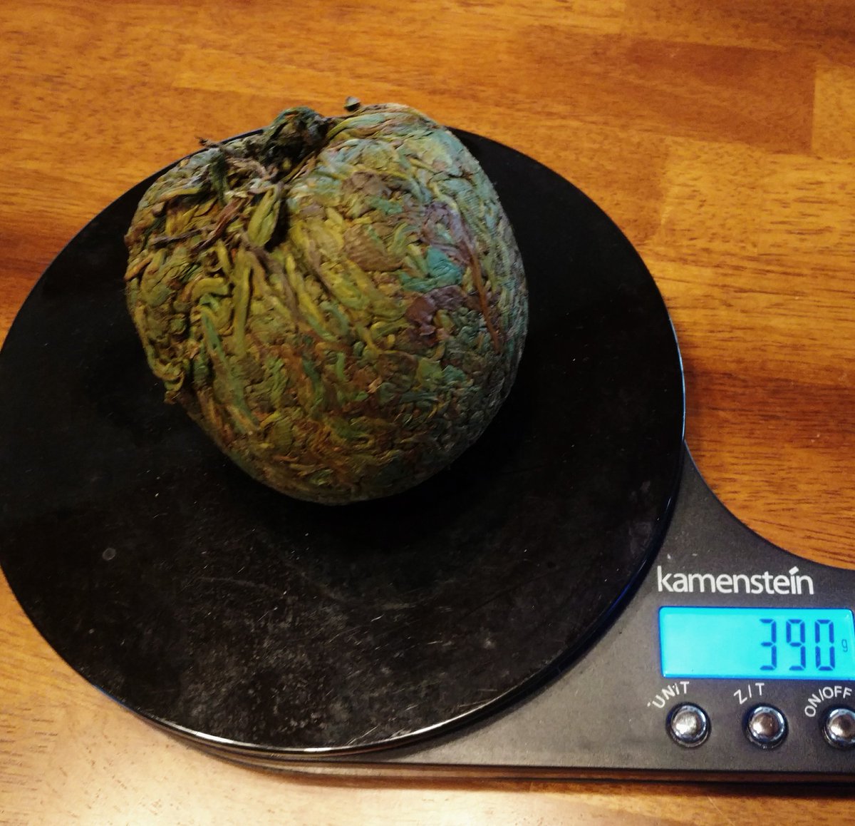 TeaAbbys's tweet photo. They say good things come in small packages. That's why we do small batches every other day. Could this be the forbidden fruit? #teaapple Looks good, tastes great. Bohea love. @TeaAbbys https://t.co/ESfH6cq2Q5