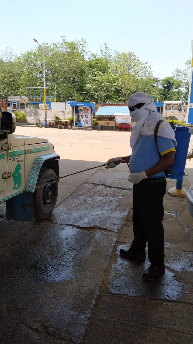 bpclro_Dhalbhum's tweet photo. Round the Clock team #SMAC_Dhalbhumgarh  serving it's customer with utmost care.

We are committed to treat them as  family.

#CoronaWarriorsIndia

@palit1963 @RajivDu46133963 
@bpcretailjsr @Hetramjsr https://t.co/TNLHAZ0F4I