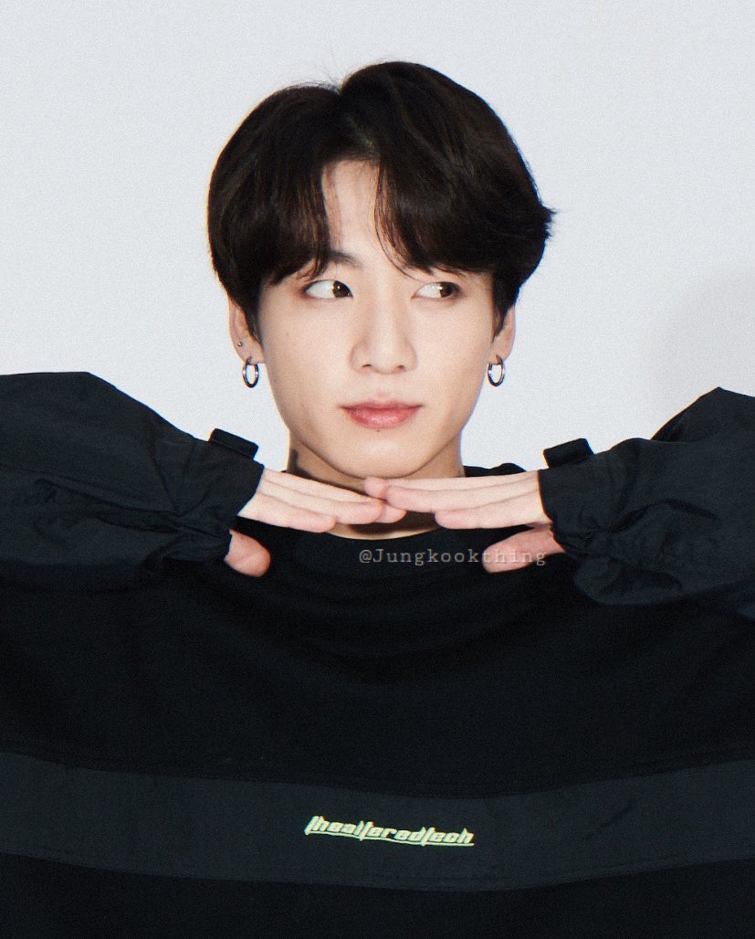 northstarjeon's tweet photo. jungkook is an exquisite human being i cant believe this world can see him and his beauty for free THIS IS SO UNFAIR #justiceforjungkook https://t.co/7YiEnVStby