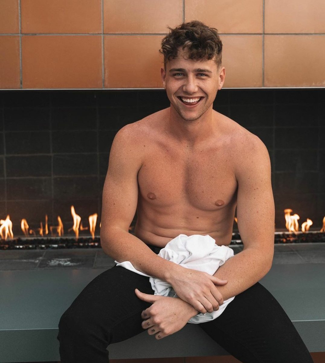 ~24 añitos🖤
         ~Modelo🥵
~Rol medio
          ~Fan del riesgo
       ~Fotógrafo 📷
  ~ Fav y Estoy en tus Dm❤
     ~Heterosexual🤭
        ~#sexrol #freerol 🥃
RT Y TIENES SORPRESA ⭐🌟

🥵🥵🥵🥵