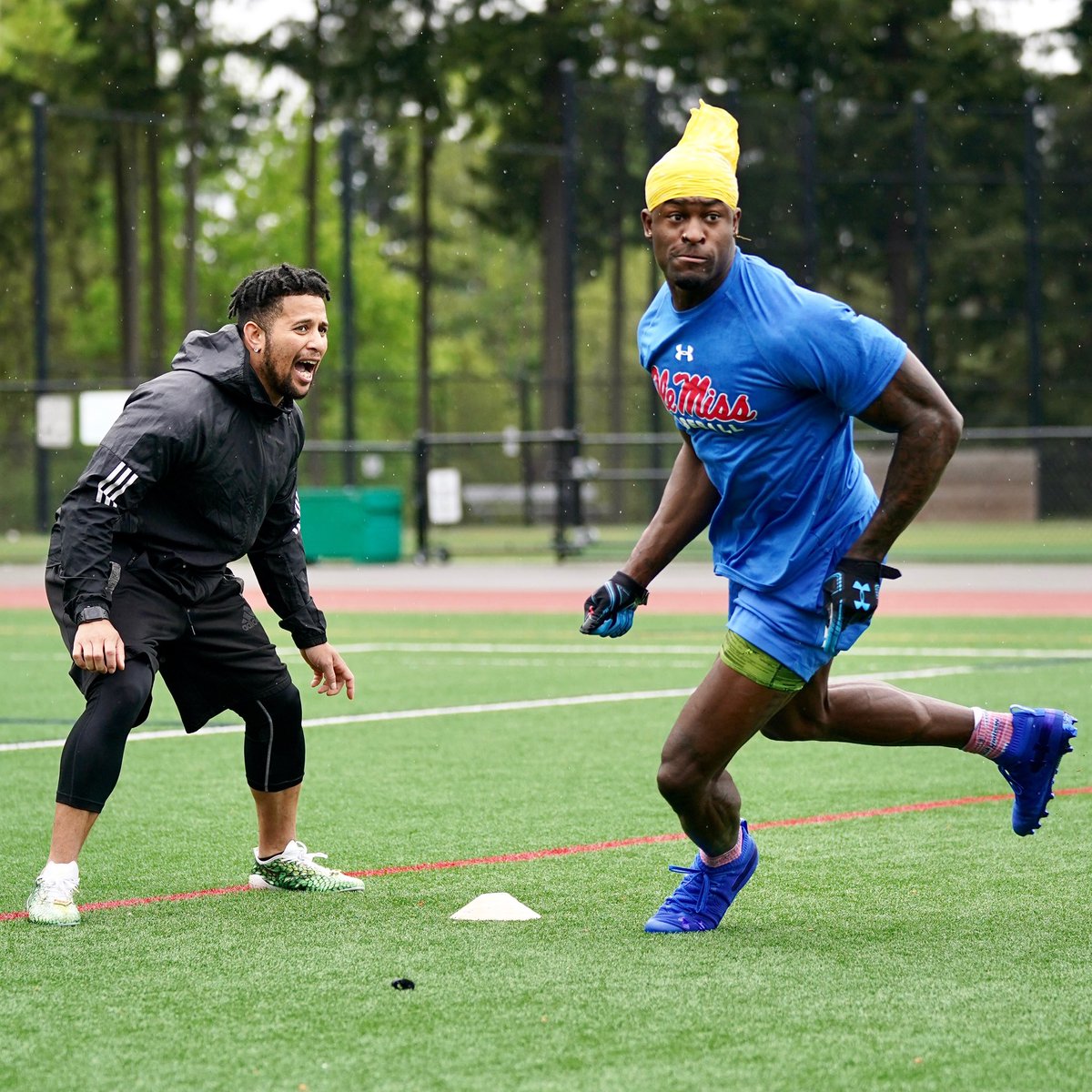 TFordFSP's tweet photo. ✅Saturday Session 

Imagine this offense on the 7v7 circuit 😯

WR’s
🔥DK Metcalf- Seahawks
🔥Damaire Byrd - Patriots
🔥Ruben Mawhela - Dragons (XFL)
🔥Daniel Aries-Colorado
🔥Justin Baker- Cal

TE: 
🔥Charlie Taumoepeau- Cowboys

QB’s:
🔥Jacob Sirmon- UW
🔥Joe Green- Columbia https://t.co/4Ufn9tLcyl