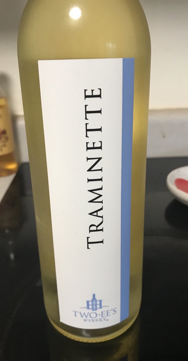 jbo_01's tweet photo. When the weather changes, it’s time for a little chilled white #Traminette from one of Indiana’s hidden gems ⁦@TWOEEsWinery⁩ on the front area! https://t.co/J29kGxLNS3