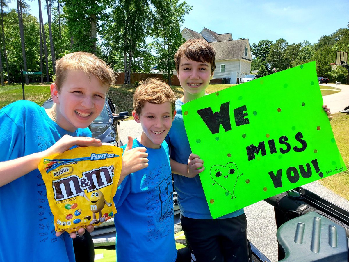 simondssaystch's tweet photo. My heart is full! My amazing Rockstars and their families surprised me with a Class Parade today! #justwhatineeded #lovethem @HSESCheetahs https://t.co/1C6iV5Bwry