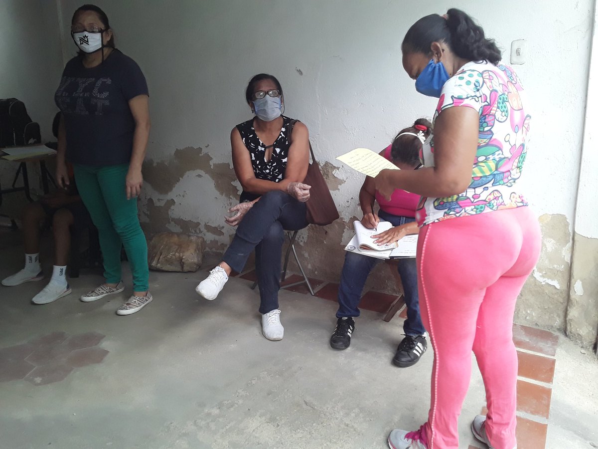#Hoy activos en la entrega del CLAP 5 del Consejo Comunal Palmas y acompañamiento de <a href="/CjalaEneis/">Cjala. Eneis Maneyro</a> avanzando siempre gracias a las políticas de protección de <a href="/NicolasMaduro/">Nicolás Maduro</a> <a href="/RMarcoTorres/">Rodolfo Marco Torres</a> <a href="/AlcaldePedroB/">Pedro Bastidas</a> <a href="/JoseFloresCleba/">José Vicente Flores</a> @Mp_Comunas