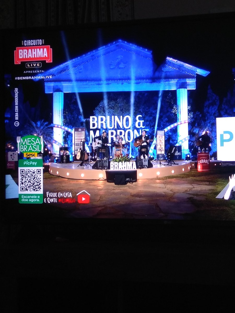 E começou a grande live da dupla Bruno e Marrone. Hoje promete. #BeMBrahmaLive