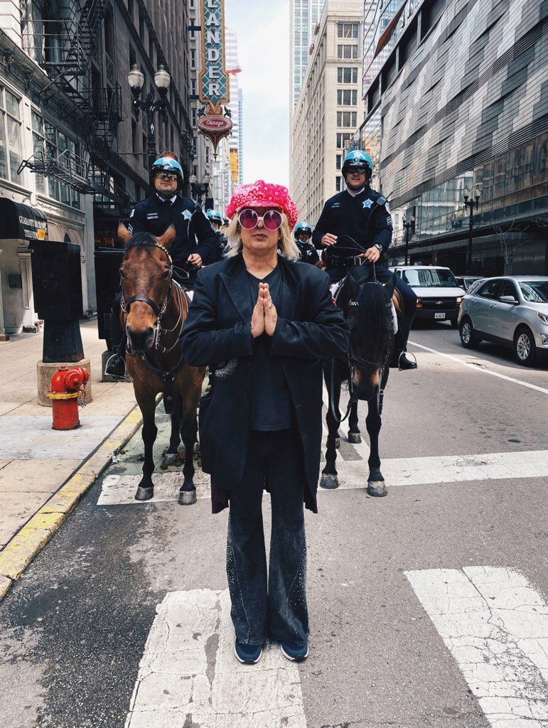 Sending prayers to <a href="/chitownpolice/">ChicagoPoliceDept</a> and all first responders along with the #Doctors  #NationalNurses 
#MilitaryHealth &amp; #Surgeons ✌💚