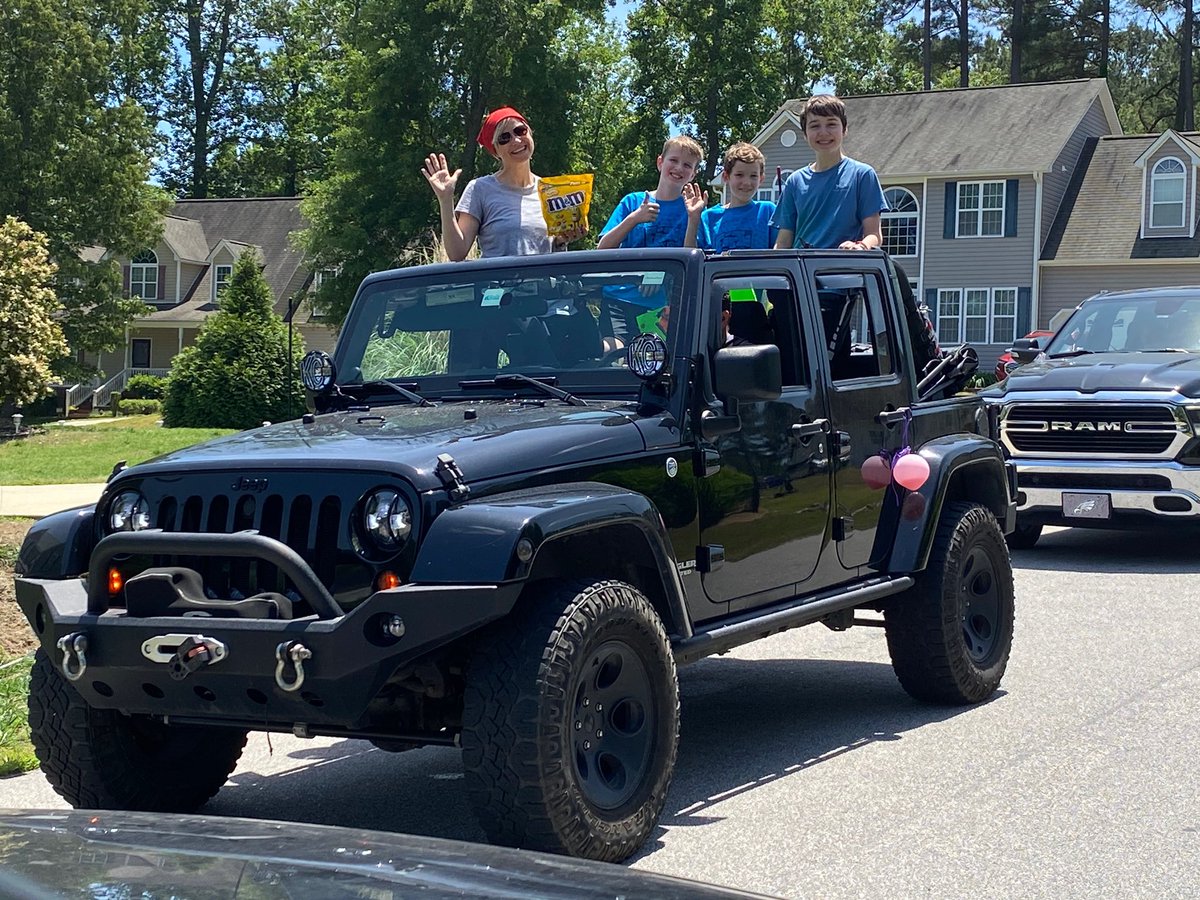 simondssaystch's tweet photo. More Studio 5 Parade photos #gratefulteacher #opmm #bestclass @HSESCheetahs https://t.co/Icyi3GsWXh
