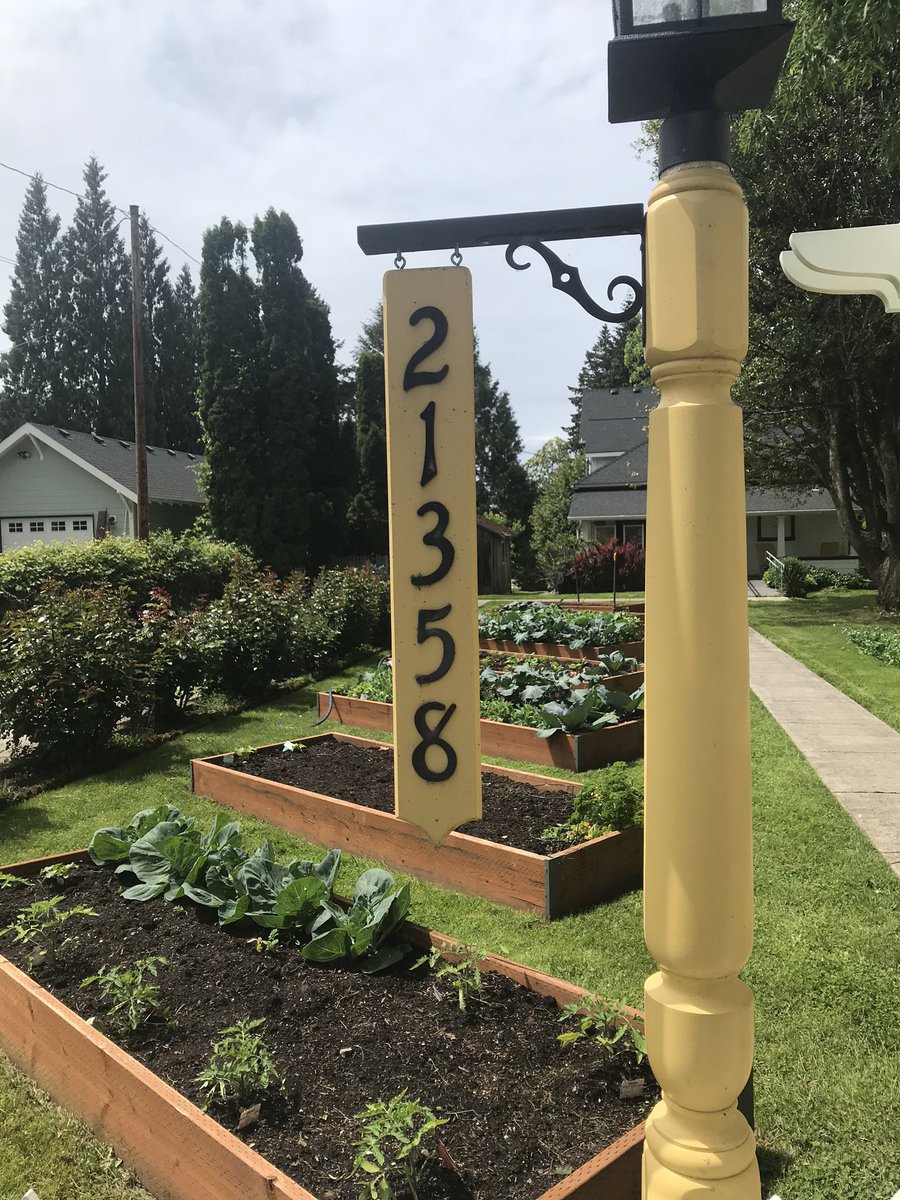 AuroraOregon's tweet image. Did you know Aurora, Oregon has a free mini-library? You can borrow books from the 21358 Main Street kiosk and feel free to donate your good books in good condition. #library #oregon #oregonlibraries
