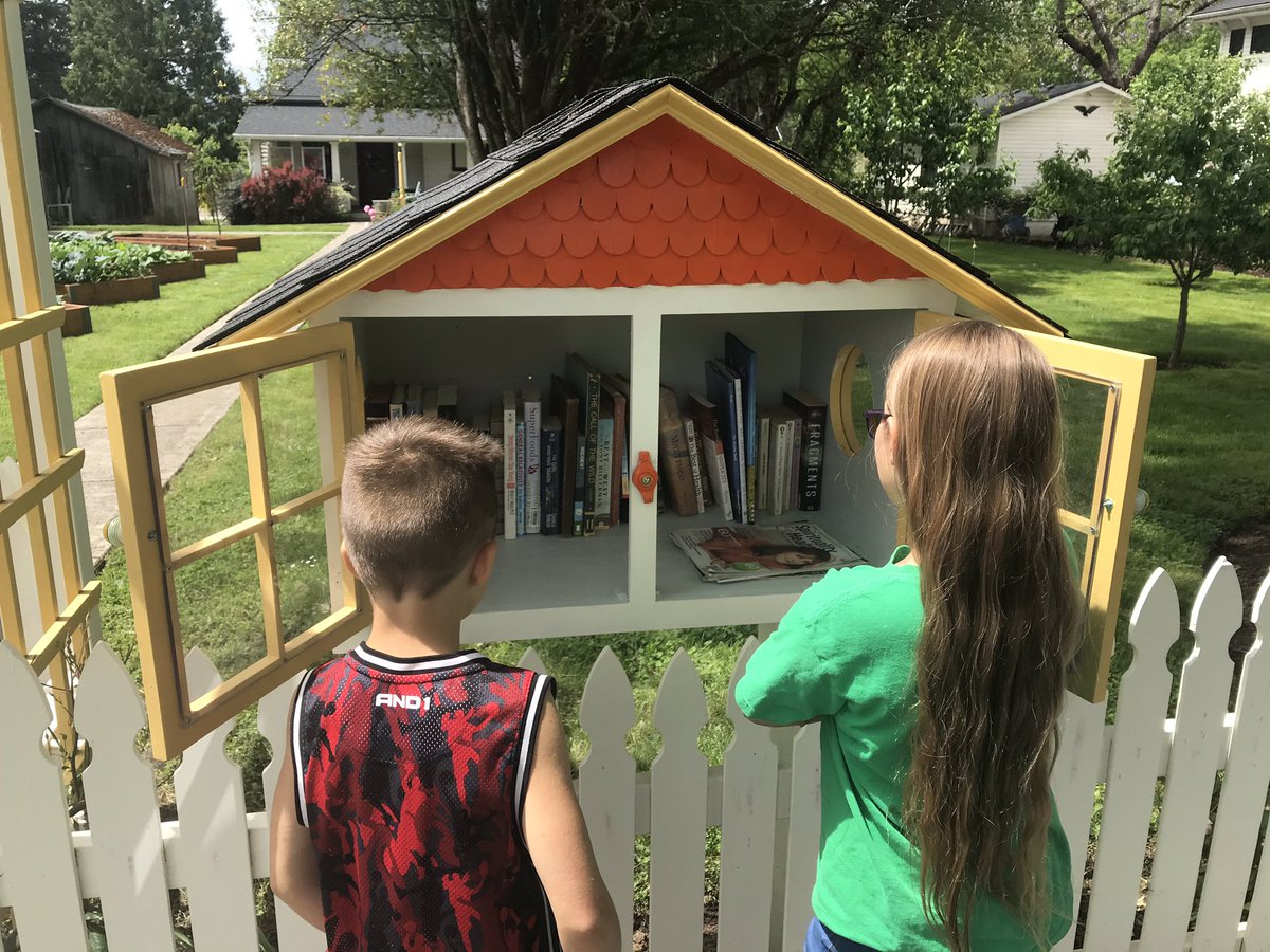 AuroraOregon's tweet image. Did you know Aurora, Oregon has a free mini-library? You can borrow books from the 21358 Main Street kiosk and feel free to donate your good books in good condition. #library #oregon #oregonlibraries