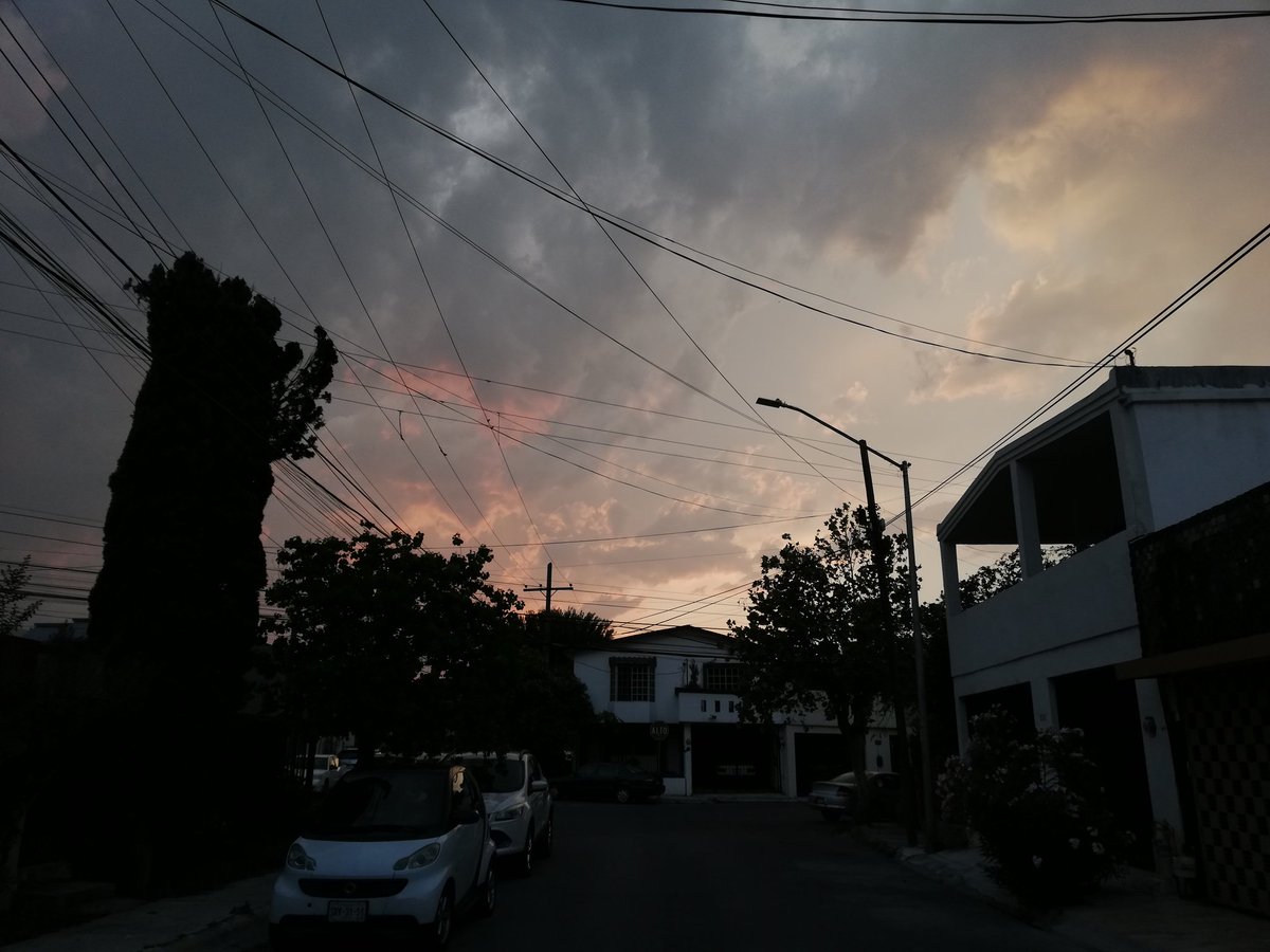 chuypedraza's tweet photo. Disfrutando este atardecer desde casa..... https://t.co/mIOXEcr47q