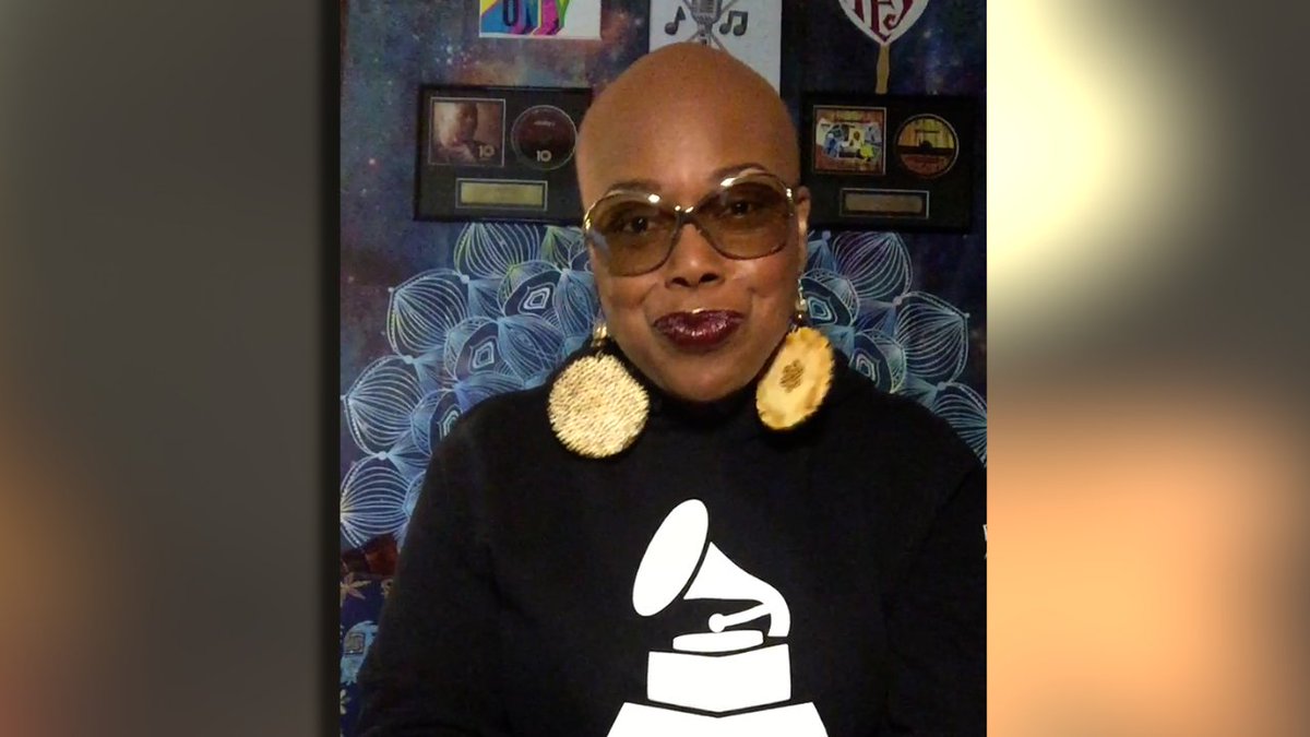 WCCBCharlotte's tweet image. .@therealshelbyj performs a cover of James Taylor's 'You've Got A Friend' on #MusicForMeals. WATCH NOW and DONATE to help @shmetrolina purchase food boxes for those impacted by #COVID19: ow.ly/3OqY30qGnN6 Shelby J.  Second Harvest Food Bank of Metrolina #WCCB #cltmusic