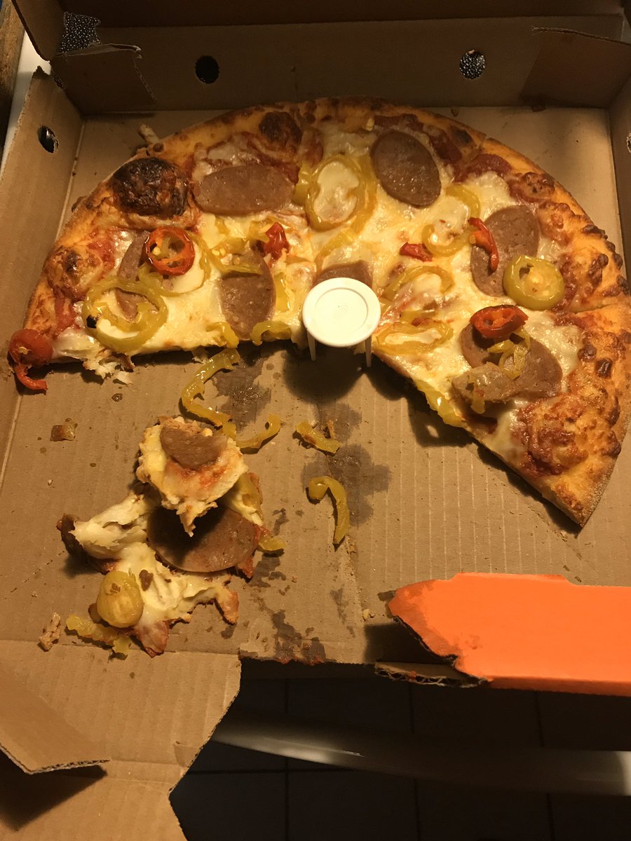Billysimkingolf's tweet photo. @DoorDash wanna send a shoutout to the delivery guy that dropped off this half eaten pizza for us! https://t.co/2NgBpsrhiN