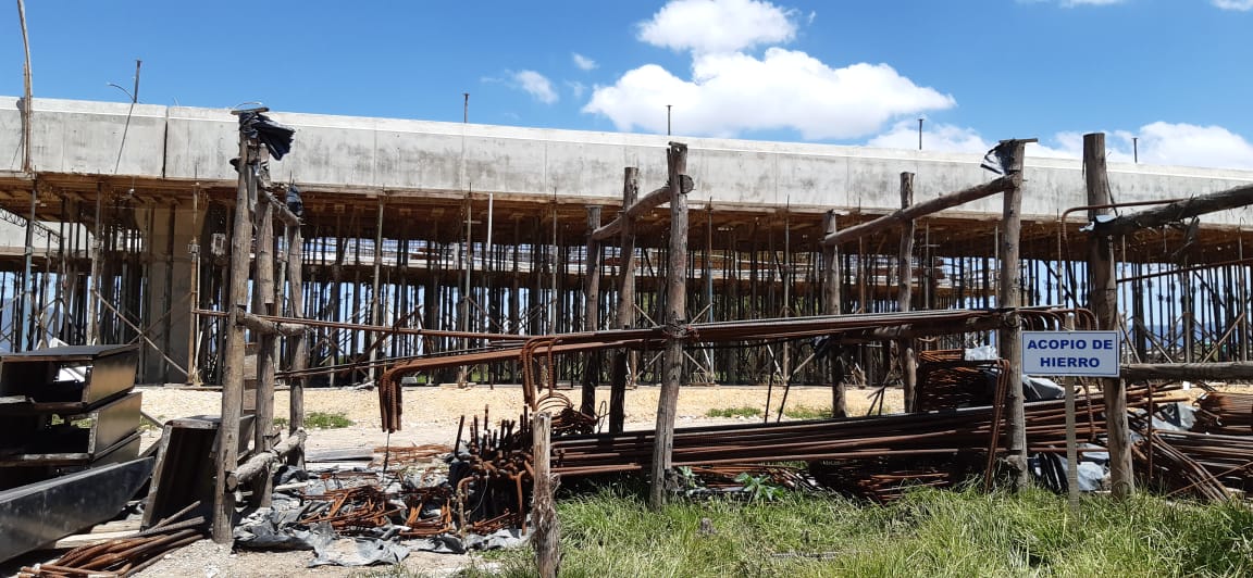 danielbernalb's tweet photo. @EnriquePenalosa Una ciclorruta elevada sobre un humedal, las nefastas obras que dejó Peñalosa contratadas y que esperamos que @ClaudiaLopez no construya. Peñalosa y Cruz lo lograron pasando por encima de toda la reglamentación legal a punta leguleyadas y cero participación. Estas son sus obras: https://t.co/OUdeUsz6Z2