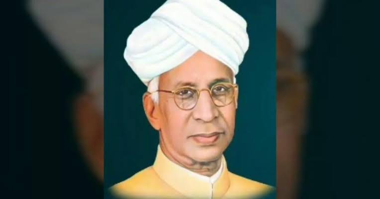 GadyaKriti's tweet image. &quot;उम्र या युवावस्था का काल-क्रम से लेना-देना नहीं है। हम उतने ही नौजवान या बूढें हैं जितना हम महसूस करते हैं। हम अपने बारे में क्या सोचते हैं यही मायने रखता है।&quot;
#सर्वपल्ली_राधाकृष्णन
#अनमोल_वचन👤
#गद्य_कृति✍️
@AarTee03 @Jyoti_Saffron