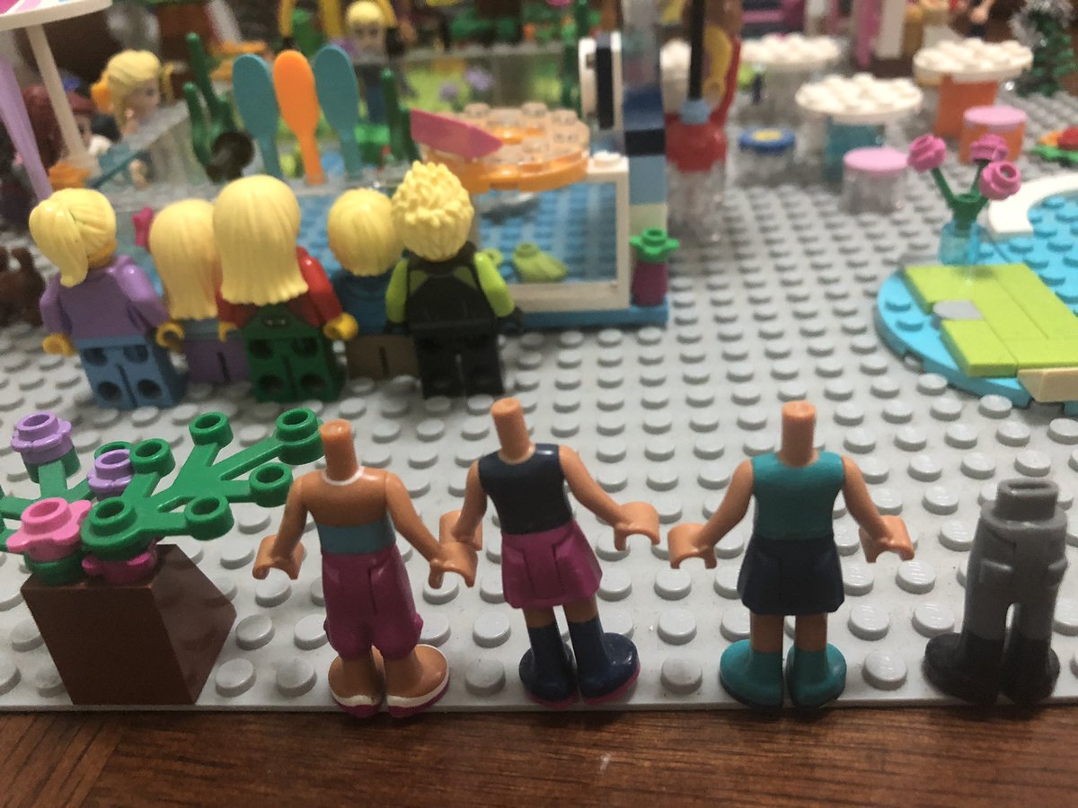 rrobe136's tweet photo. My daughter’s @LEGO_Group creation scared me. Should I read more into this? https://t.co/hTj5E5GzIr