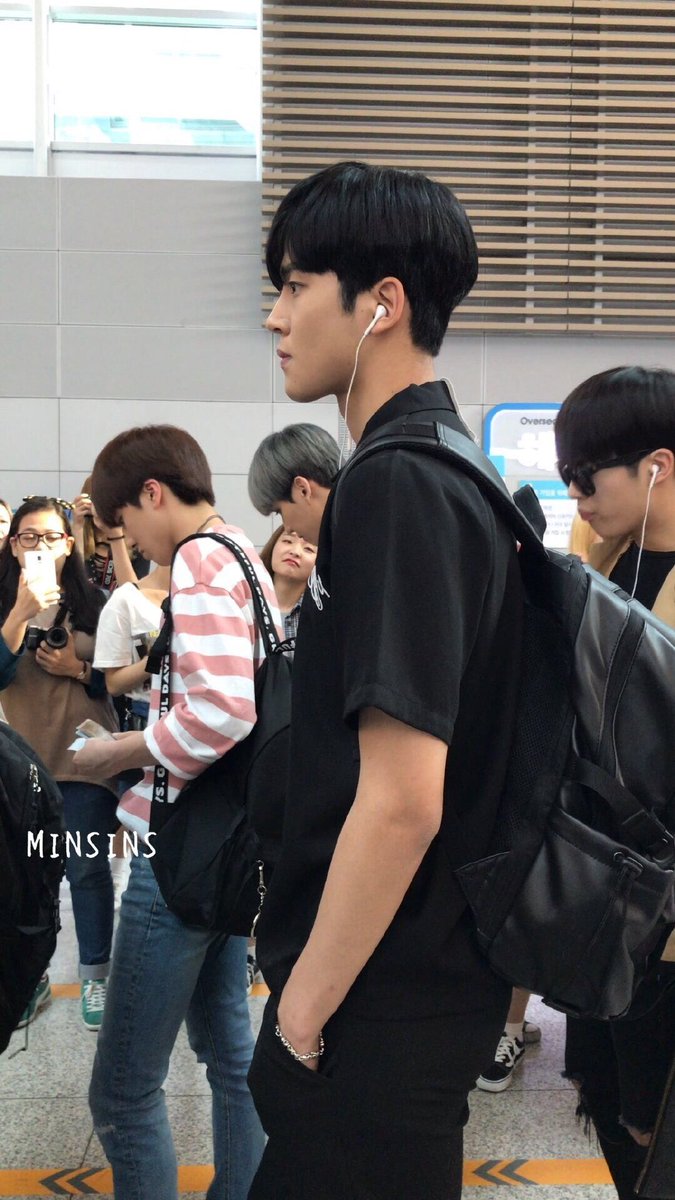 rowoon063129's tweet photo. なに、この彼氏感あふれる写真たちは
#sf9 #rowoon #ロウン #로운 https://t.co/dqAQAOHQLJ