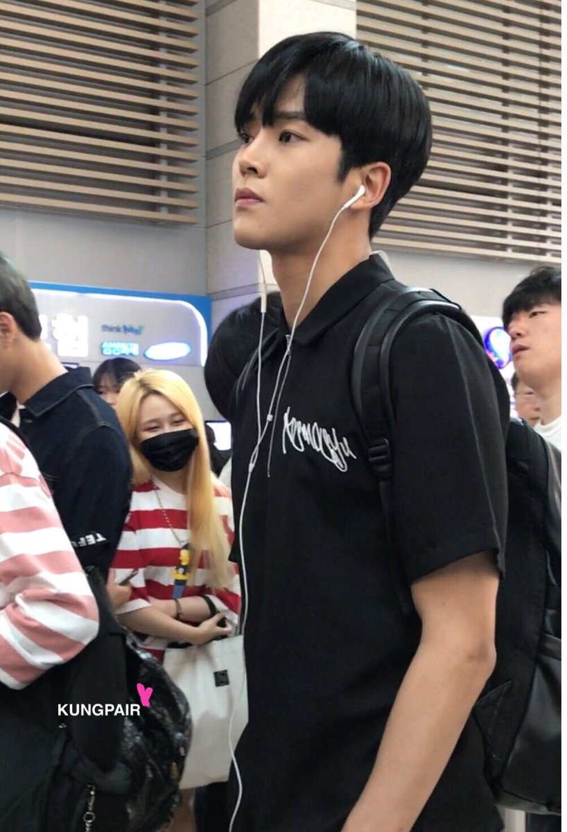rowoon063129's tweet photo. なに、この彼氏感あふれる写真たちは
#sf9 #rowoon #ロウン #로운 https://t.co/dqAQAOHQLJ