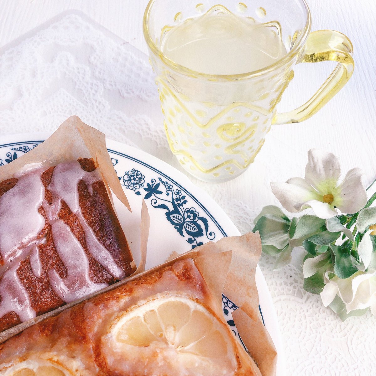 felizglass_lily's tweet photo. 爽やかに
レモン色のグラスにレモネード
レモンパウンド🍋を焼いて。
#stayhome #staysafe #stayenjoy
#glass #borocilicate #おうち時間
#耐熱ガラス #レモン #れもねーど #れもんいろ #パウンドケーキ https://t.co/g124wX4wJq