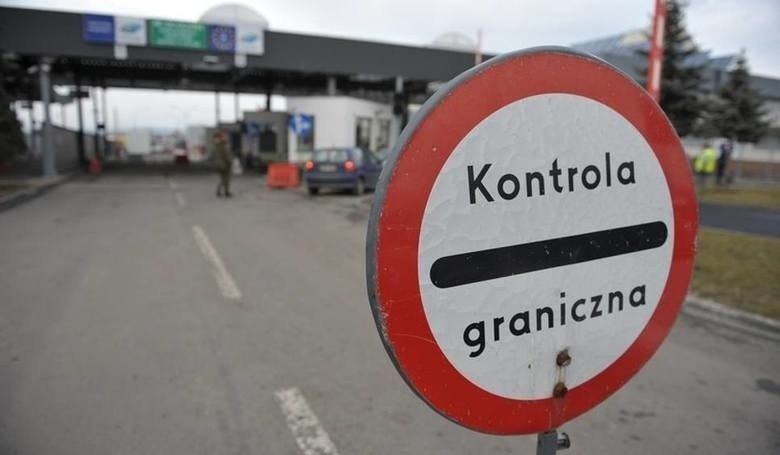 elkbus_eu's tweet photo. Od soboty 16.05.2020 została zniesiona obowiązkowa kwarantanna dla osób wracających z UE do Polski. https://t.co/Om1k9GnByM