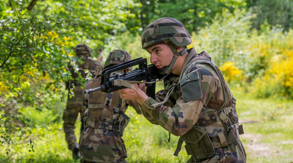 armeedeTerre's tweet photo. Actuellement en Formation Technique de Spécialité (#FTS), les jeunes du #12RC s’exercent au combat en trinôme.
#PrépaOPS https://t.co/UcCfDe3gBS