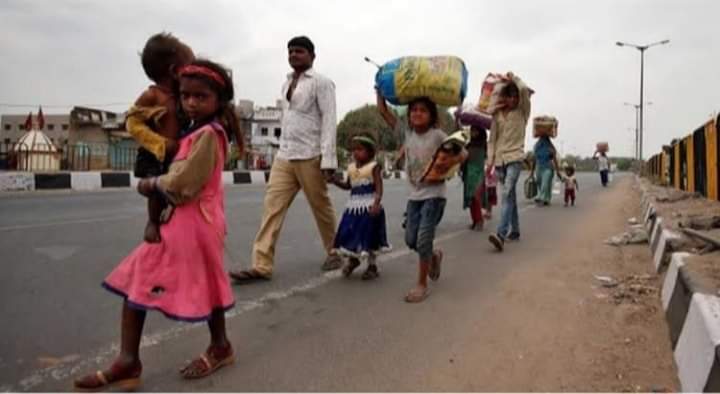 SujeetAnsu's tweet image. “मेरा क़िस्सा सुन लिया तो ग़मज़दा होने लगोगे... मैं तुम्हारा कुछ नहीं हूँ फिर भी तुम रोने लगोगे..!” #Labours #laboursinlockdown😞