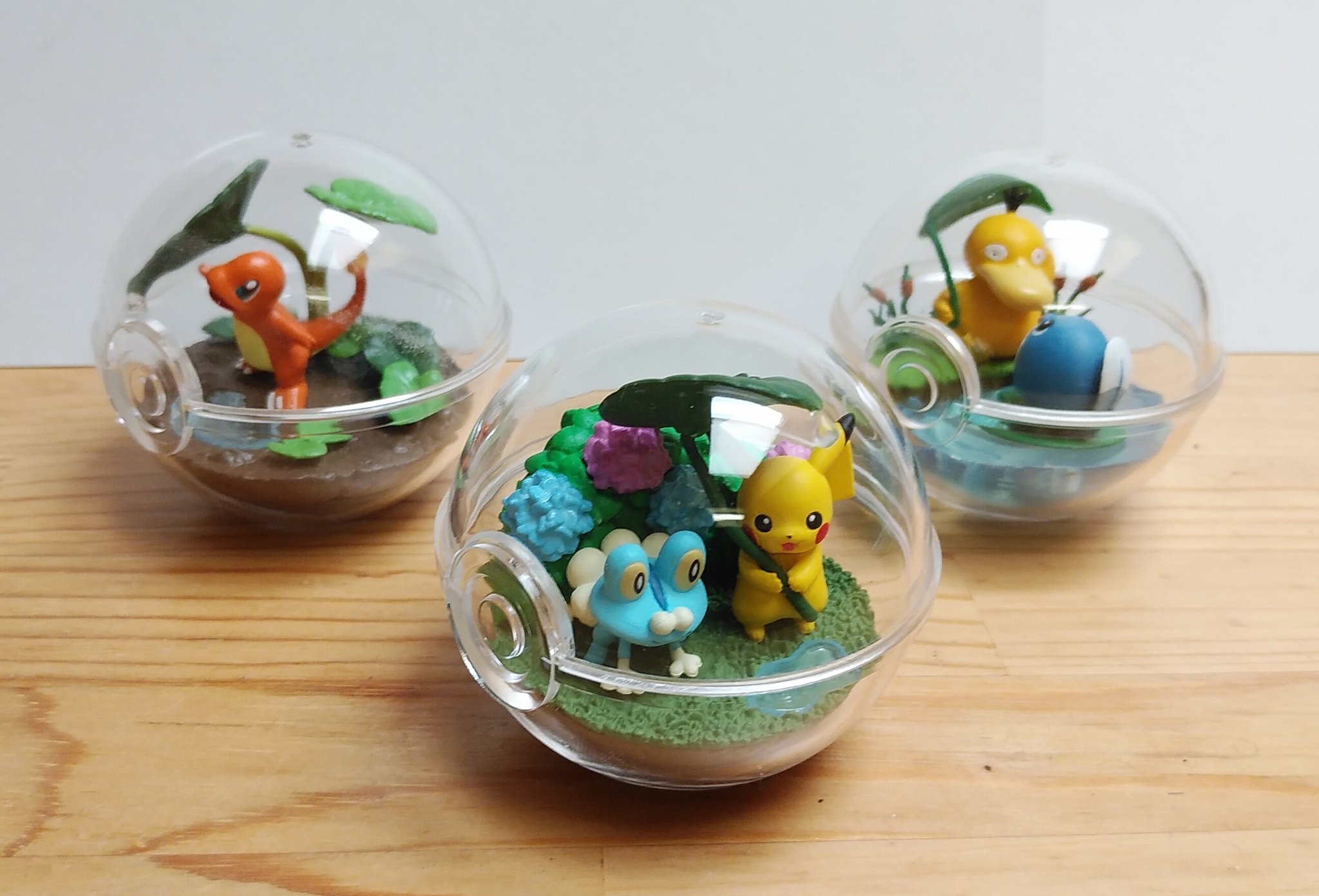 ヨーカイ ハウス ポケモンテラリウムコレクション 二箱を開封 ロコン可愛いし ユキメノコも良い ついでに テーマ別に過去のシリーズのと並べてみたいゾ ポケモン ポケモンテラリウムコレクション リーメント T Co Ew45y3rsbh Twitter
