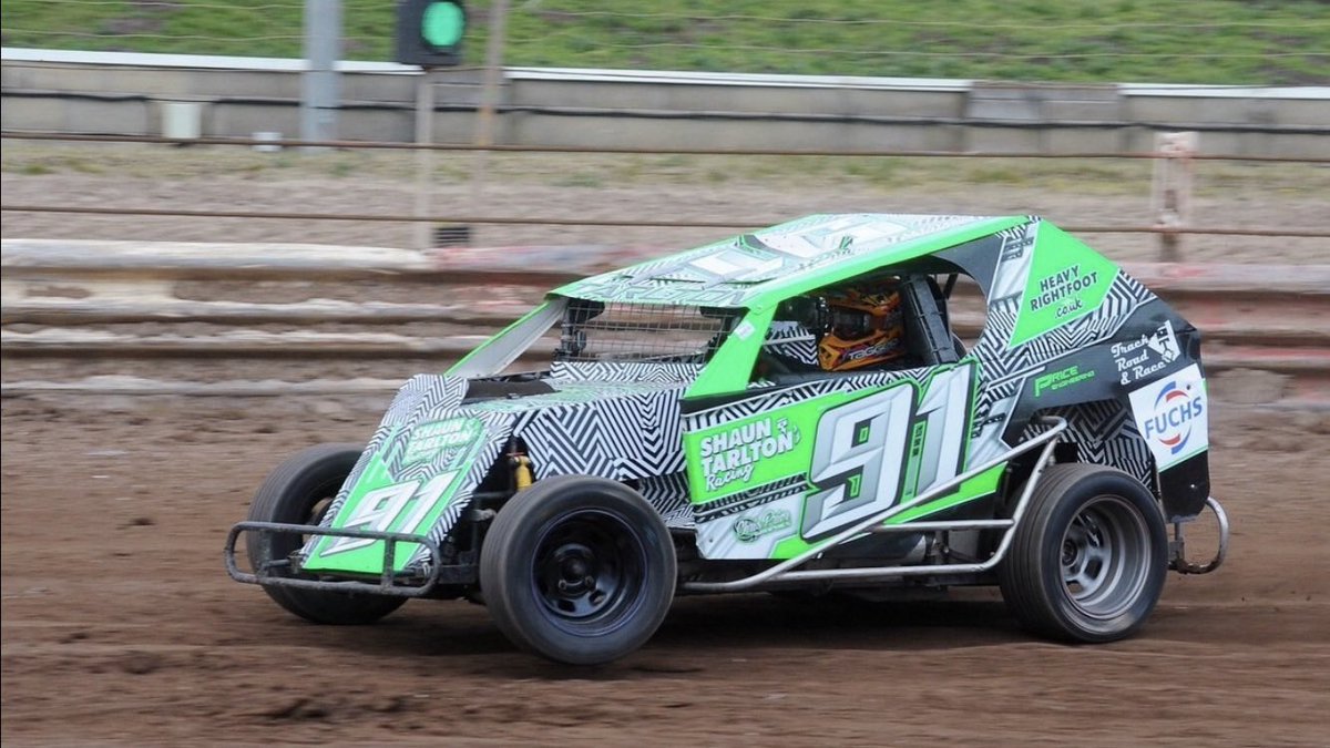 ShaunTarltonR's tweet photo. Great photo from our first races of 2020 that we managed to get in, we hope everyone is staying sane keep watching the races on YouTube we will all be racing again soon!! 📸 Colin caserly Stoxphotos @FUCHSLube_UK @TrackRoadRace @eightvalveclub @ModifiedsUk #ukmodifieds #fuchsuk https://t.co/1j4NsYre5g