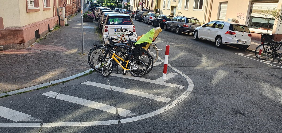Bernhard auf dem Klapperrad tweet media