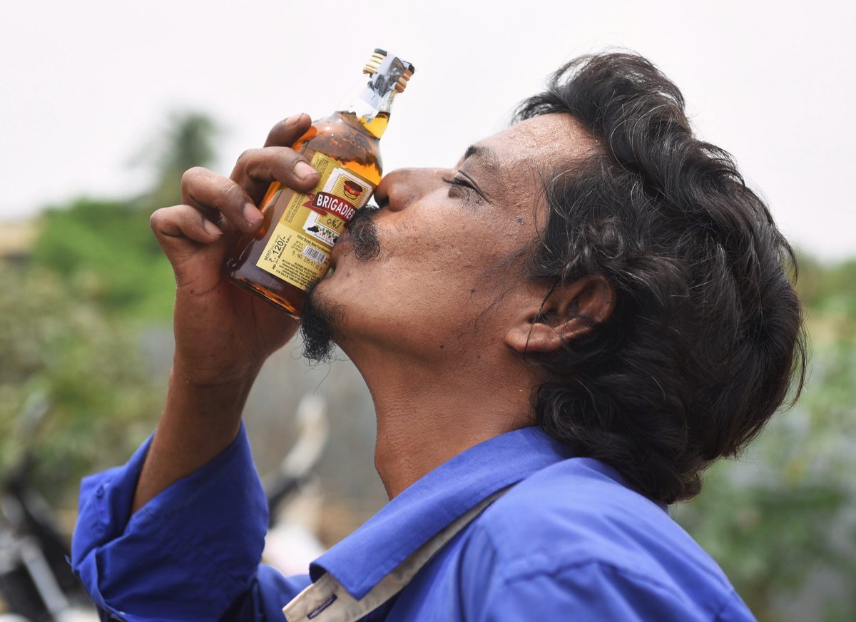 ToiJack's tweet photo. ONE QUARTER LOVE STORY !
#TASMACreopen #Coimbatore #Covid19 #Corona @TOI_Coimbatore @peppjack https://t.co/W7keNQ2Hgs